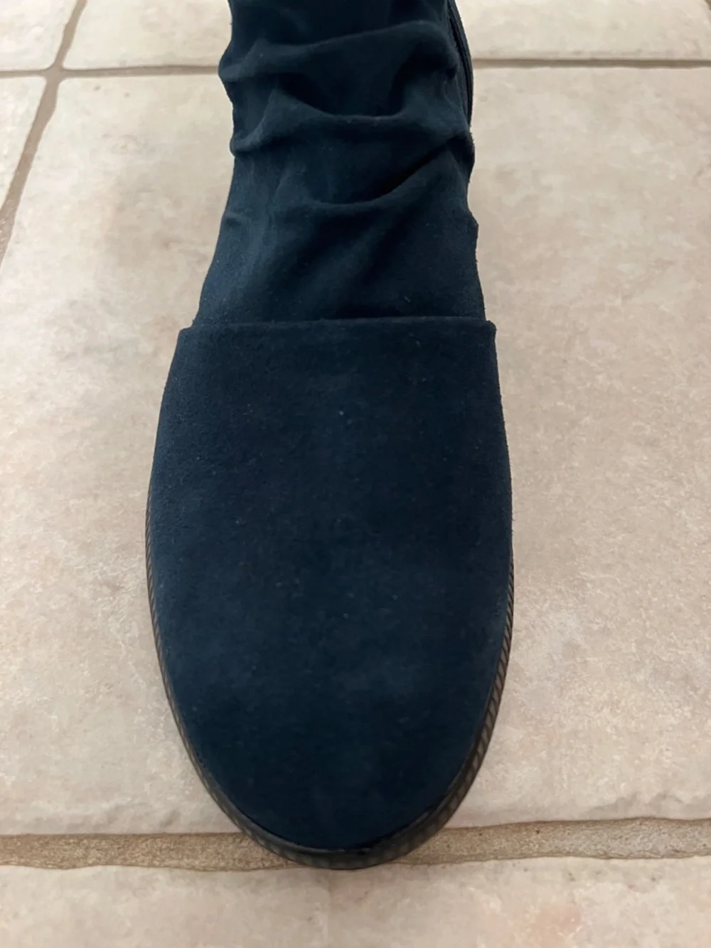 Deep Indigo Suede Women’s Munro Ankle Boots Featuring a Ruched Design Size 7